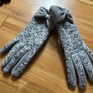 Gray Knit Bow Gloves